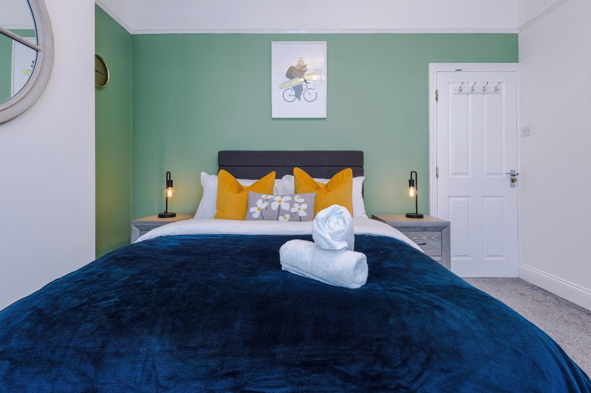 Incredible - Five Bedroom - 7 Actual Beds - 6 Bathroom House By Purestay - Central Bath With Parking エクステリア 写真