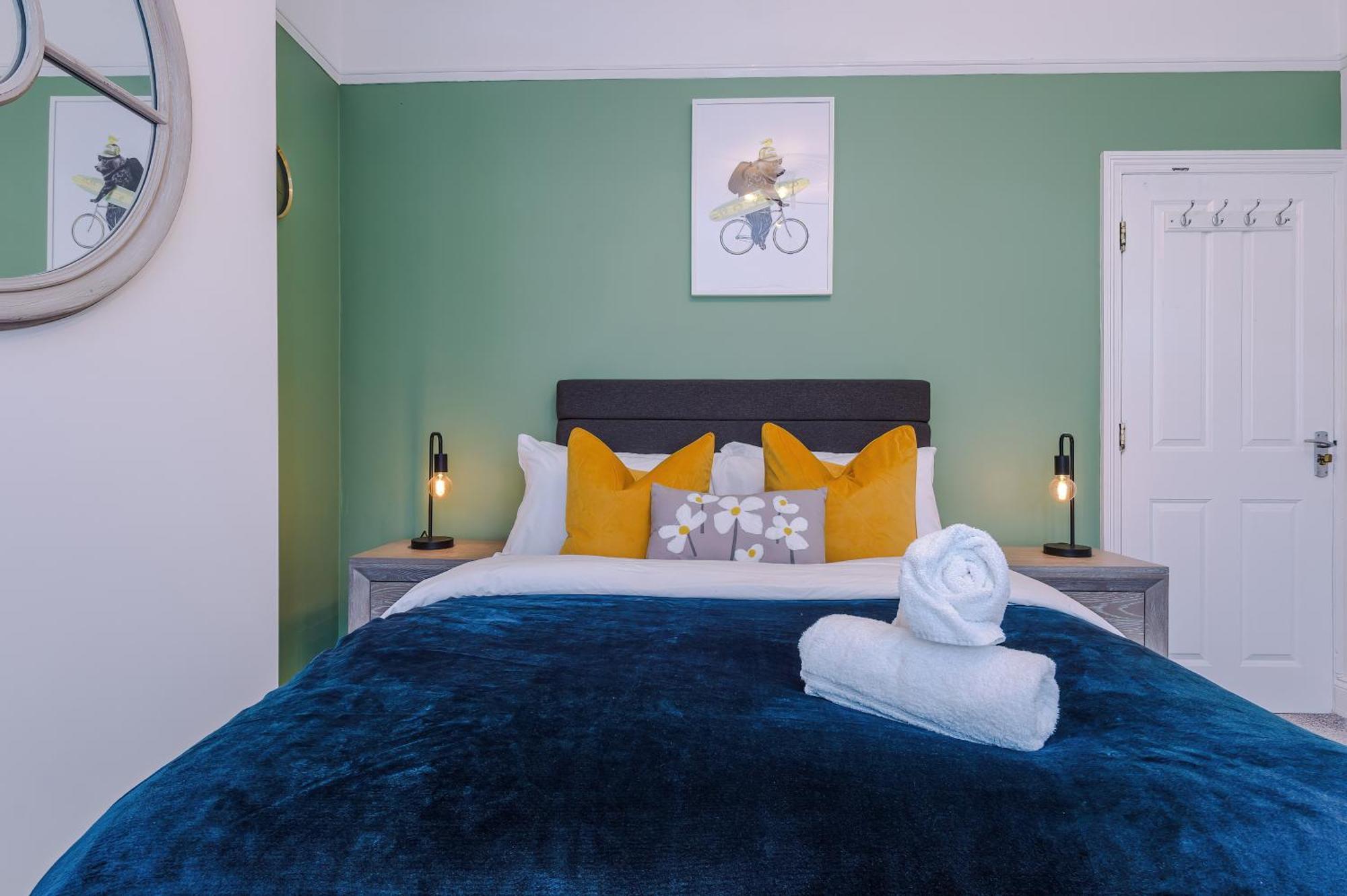 Incredible - Five Bedroom - 7 Actual Beds - 6 Bathroom House By Purestay - Central Bath With Parking エクステリア 写真