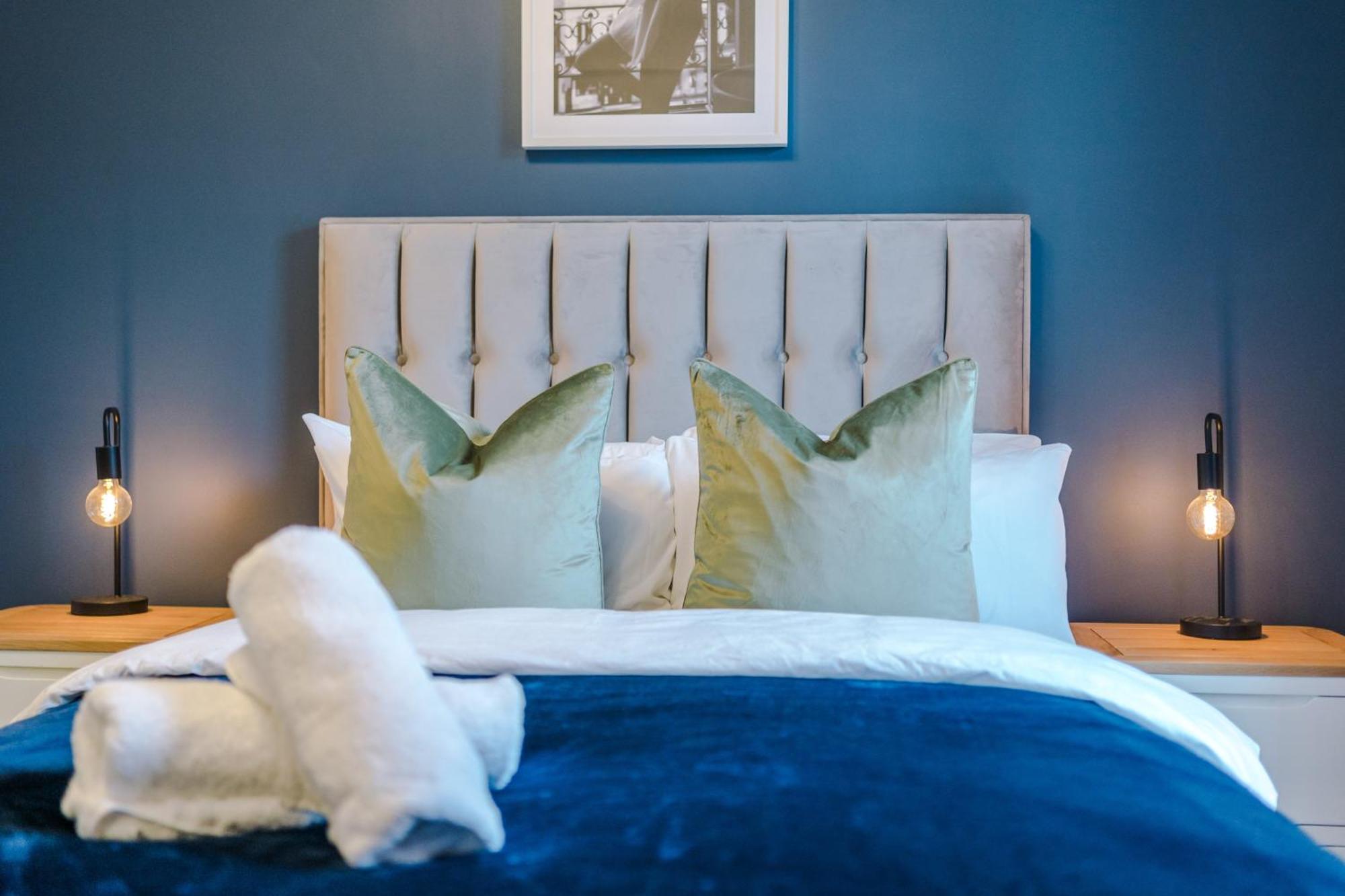 Incredible - Five Bedroom - 7 Actual Beds - 6 Bathroom House By Purestay - Central Bath With Parking エクステリア 写真
