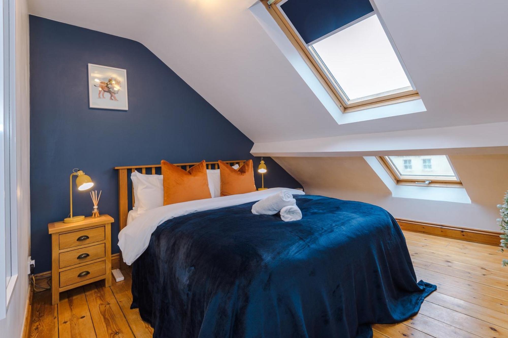 Incredible - Five Bedroom - 7 Actual Beds - 6 Bathroom House By Purestay - Central Bath With Parking エクステリア 写真
