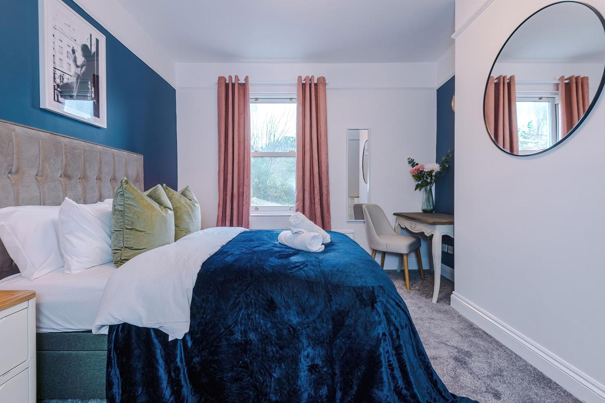 Incredible - Five Bedroom - 7 Actual Beds - 6 Bathroom House By Purestay - Central Bath With Parking エクステリア 写真