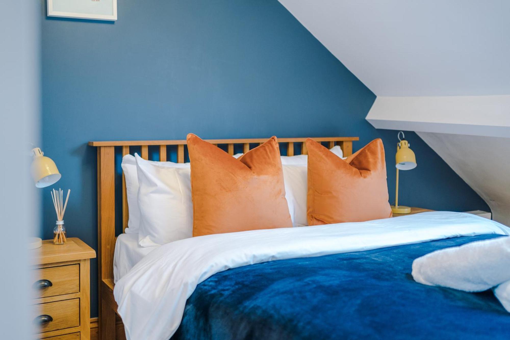 Incredible - Five Bedroom - 7 Actual Beds - 6 Bathroom House By Purestay - Central Bath With Parking エクステリア 写真