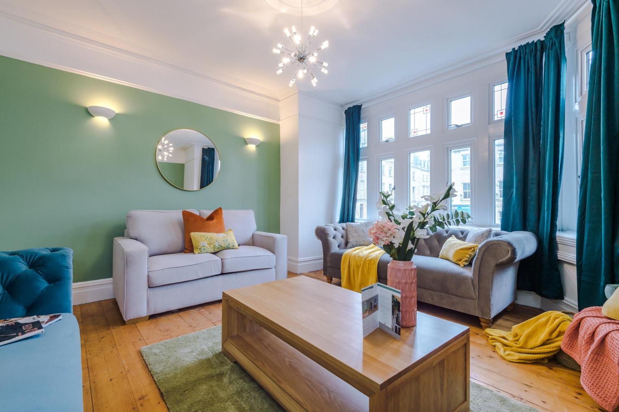 Incredible - Five Bedroom - 7 Actual Beds - 6 Bathroom House By Purestay - Central Bath With Parking エクステリア 写真