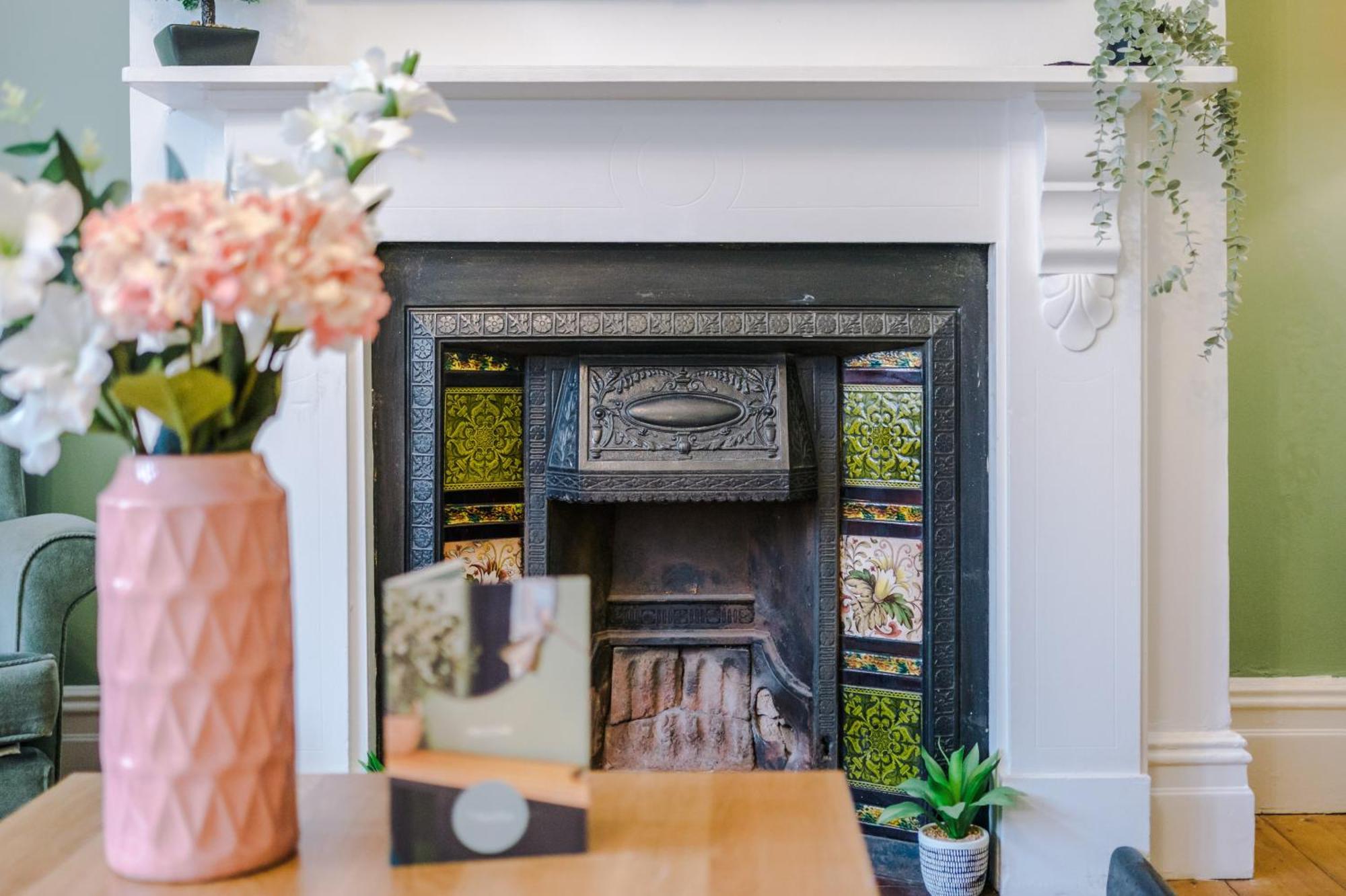 Incredible - Five Bedroom - 7 Actual Beds - 6 Bathroom House By Purestay - Central Bath With Parking エクステリア 写真