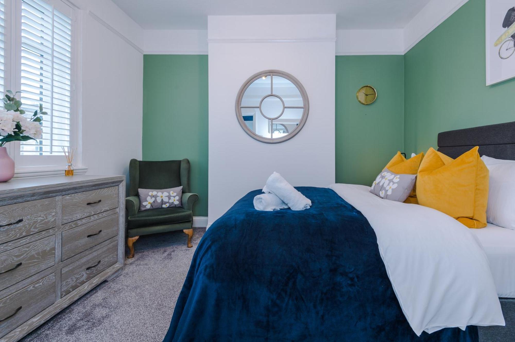Incredible - Five Bedroom - 7 Actual Beds - 6 Bathroom House By Purestay - Central Bath With Parking エクステリア 写真