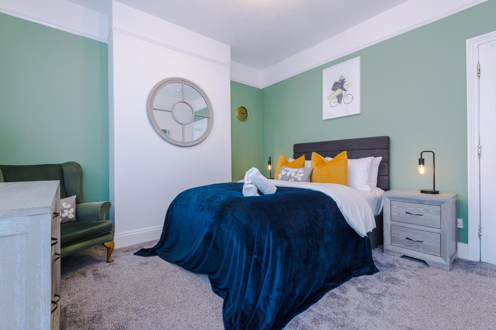 Incredible - Five Bedroom - 7 Actual Beds - 6 Bathroom House By Purestay - Central Bath With Parking エクステリア 写真