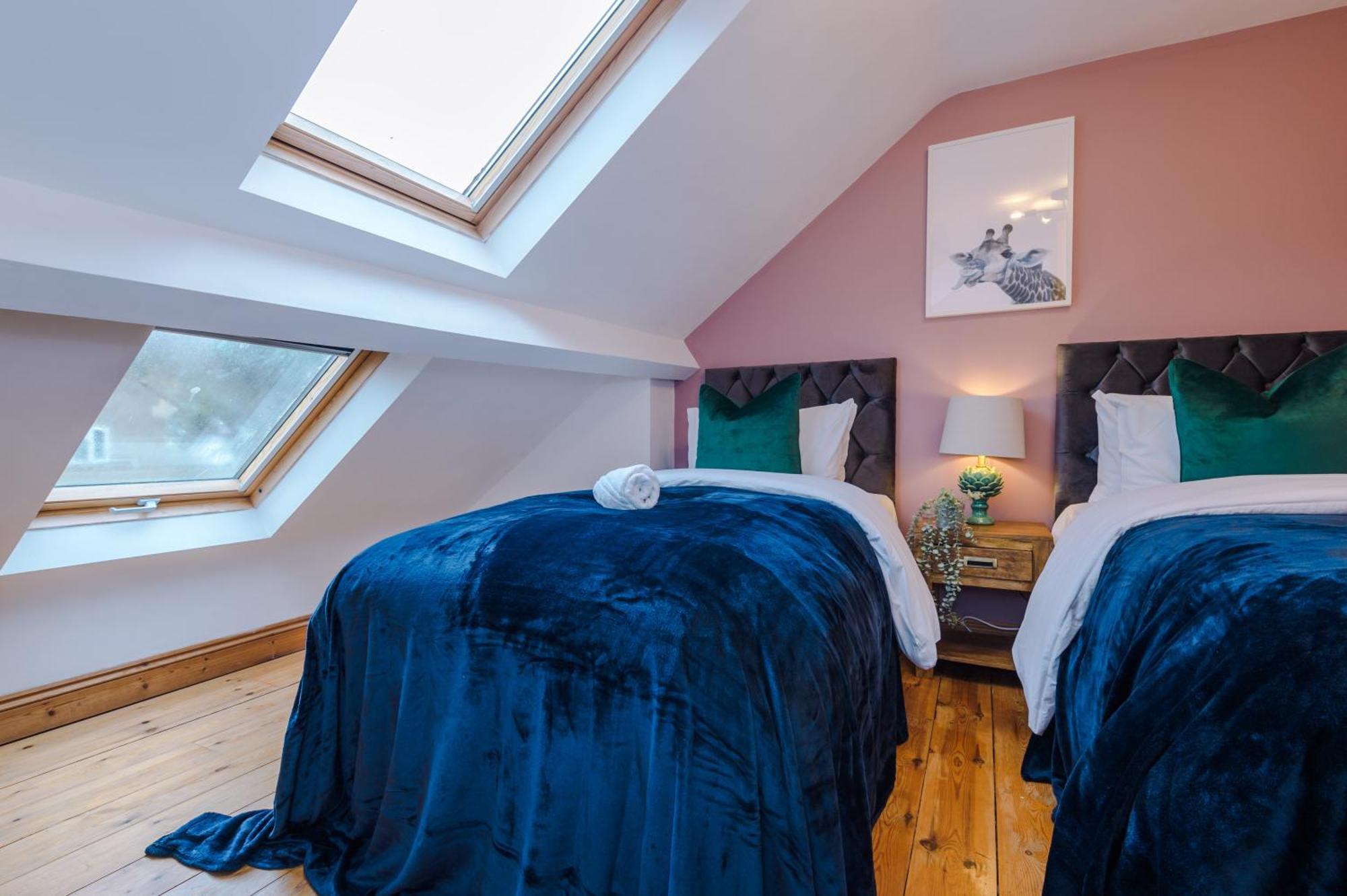 Incredible - Five Bedroom - 7 Actual Beds - 6 Bathroom House By Purestay - Central Bath With Parking エクステリア 写真