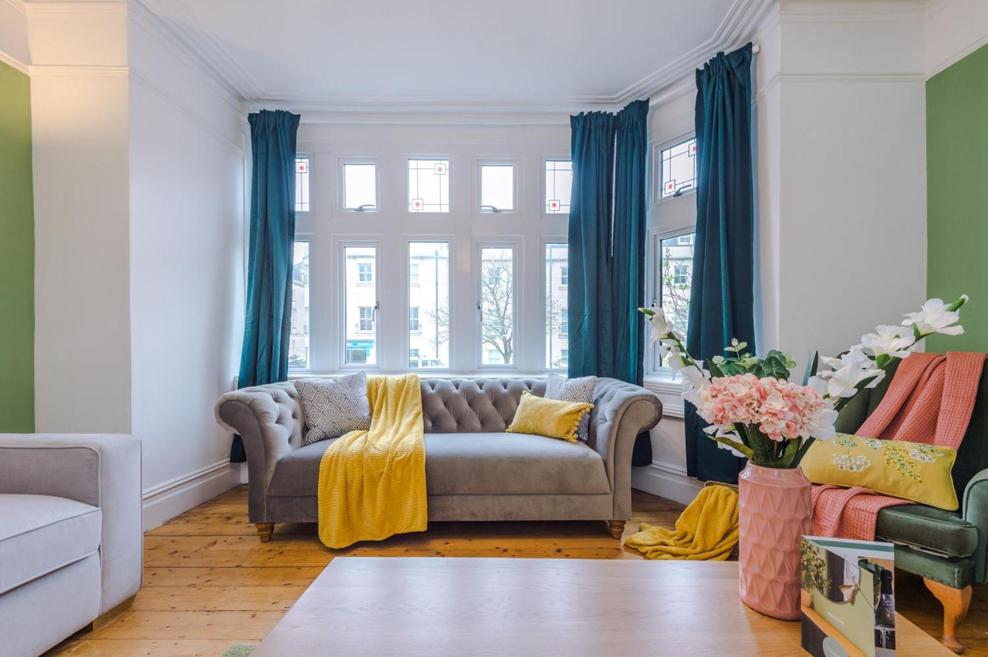 Incredible - Five Bedroom - 7 Actual Beds - 6 Bathroom House By Purestay - Central Bath With Parking エクステリア 写真