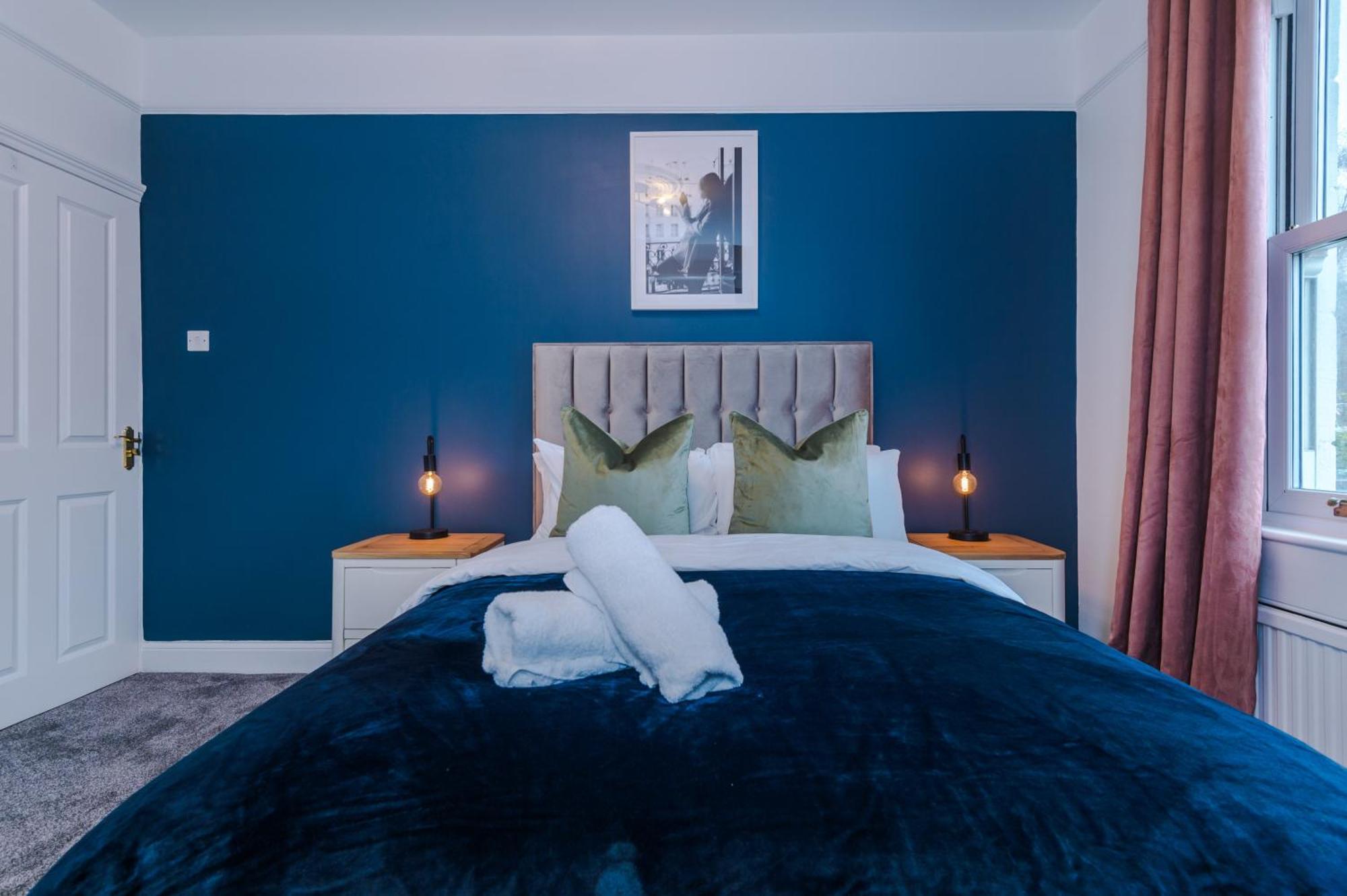 Incredible - Five Bedroom - 7 Actual Beds - 6 Bathroom House By Purestay - Central Bath With Parking エクステリア 写真